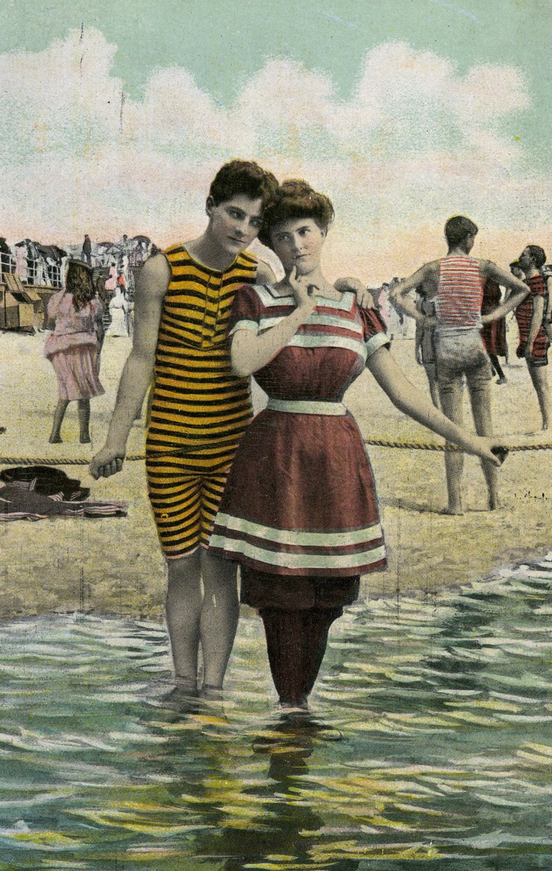 Amantes na praia c.1900 (foto colorida à mão) de Unknown