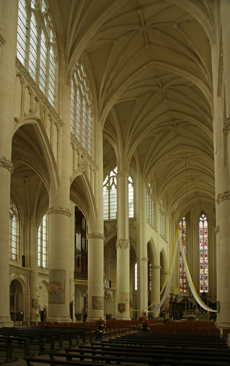 Vista da nave para o est de French School