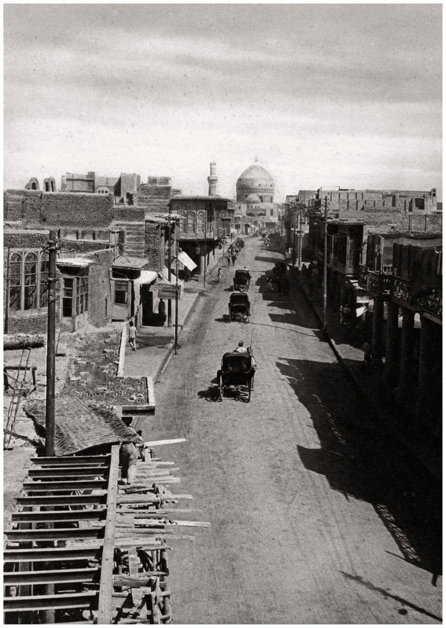 Uma rua em Bagdá, Iraque, 1925 de A. Kerim