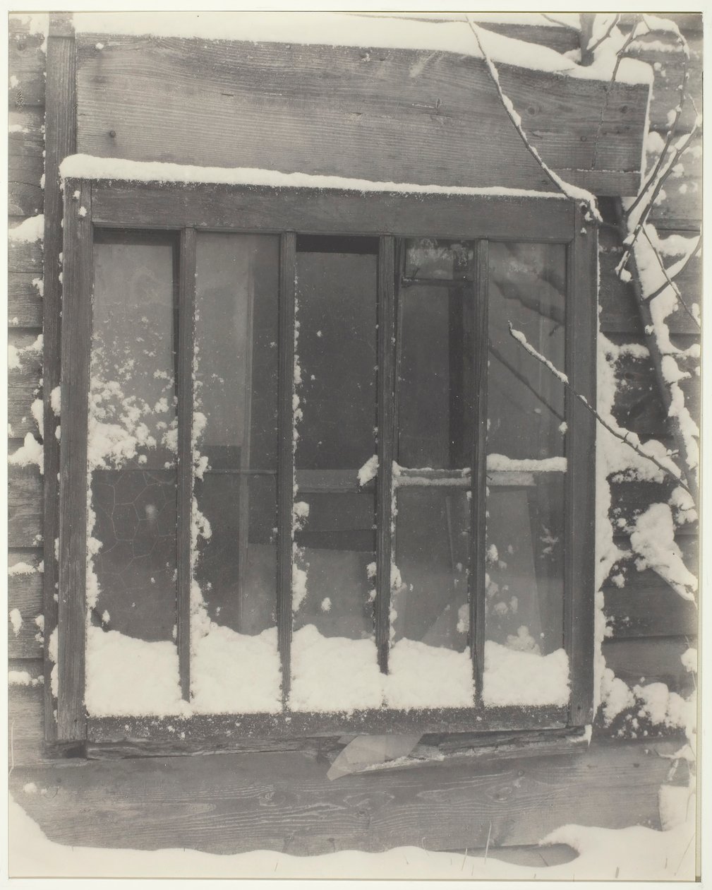 Janela: Madeira, Vidro, Neve, 1923. de Alfred Stieglitz