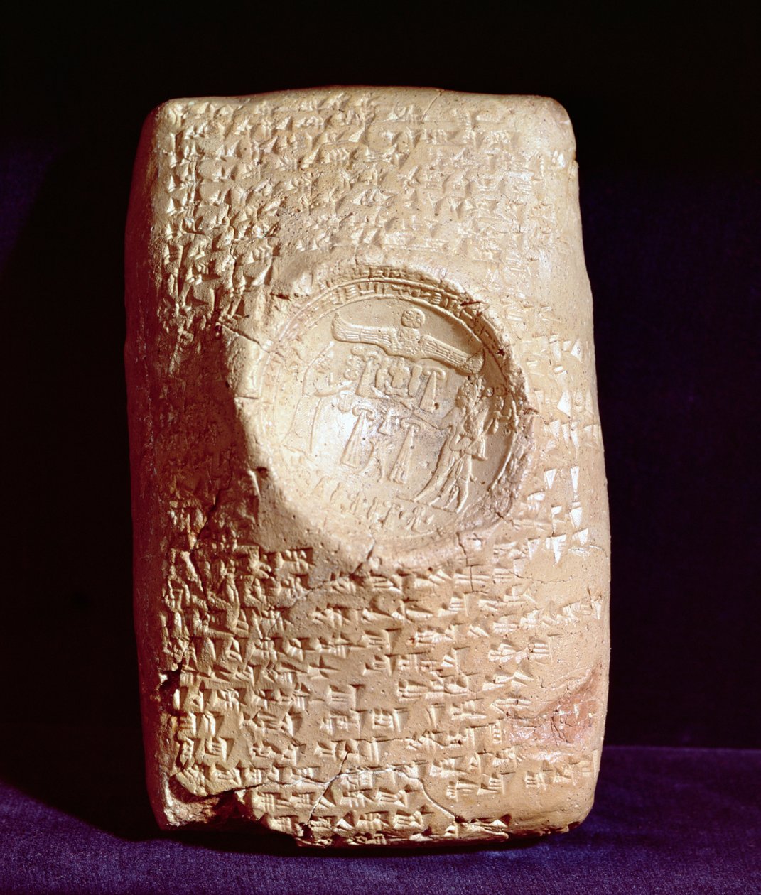 Tablet com inscrição cuneiforme e o selo do rei Mursil II (1339-1306 aC) (argila) de Babylonian