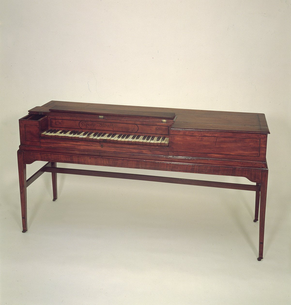 Piano, 1789 (madeira) de Charles Albrecht