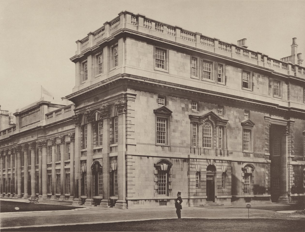 Greenwich Hospital, Vista do Edifício Principal de Charles Latham