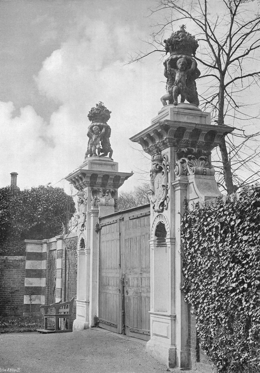 As portas do vaso de flores em Hampton Court de Charles Latham