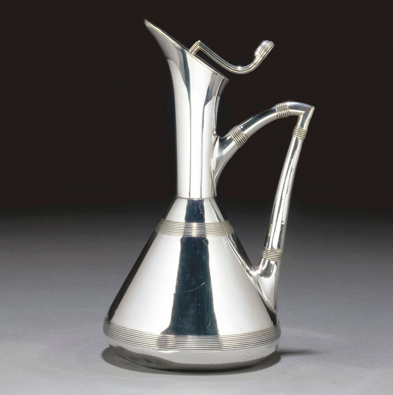 A Ewer de Christopher Dresser