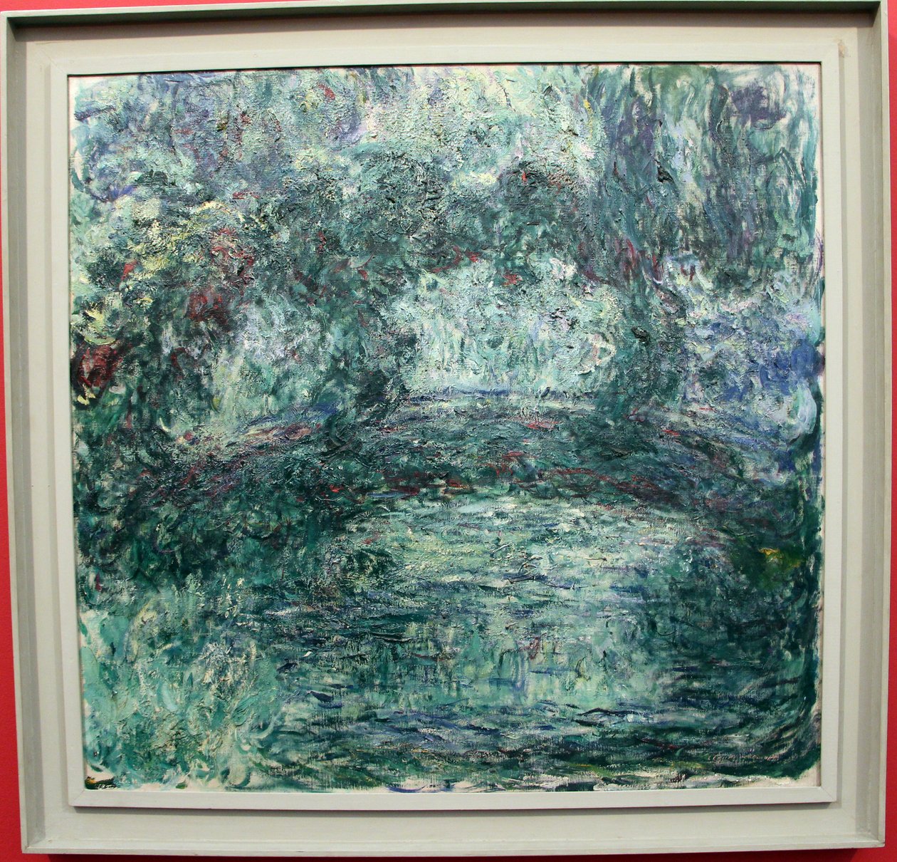 a ponte japonesa na lagoa do lírio de água em Giverny de Claude Monet