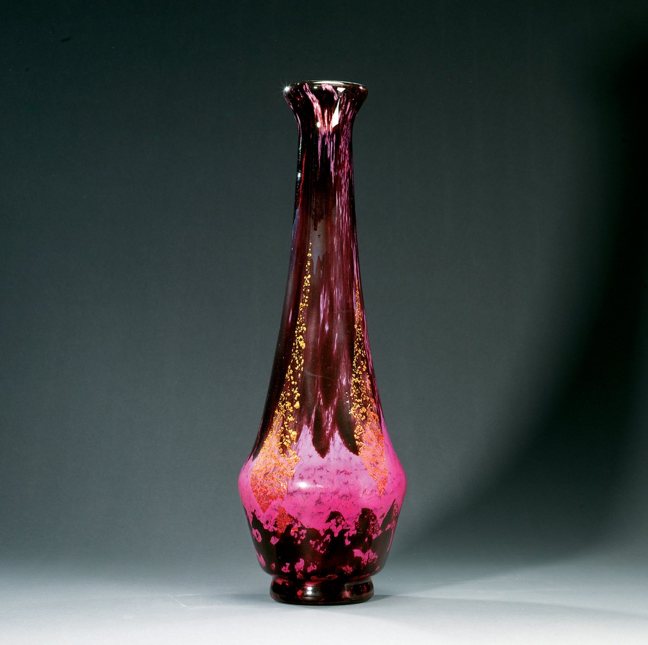 Vaso alto, c.1920 (vidro) de Daum Freres