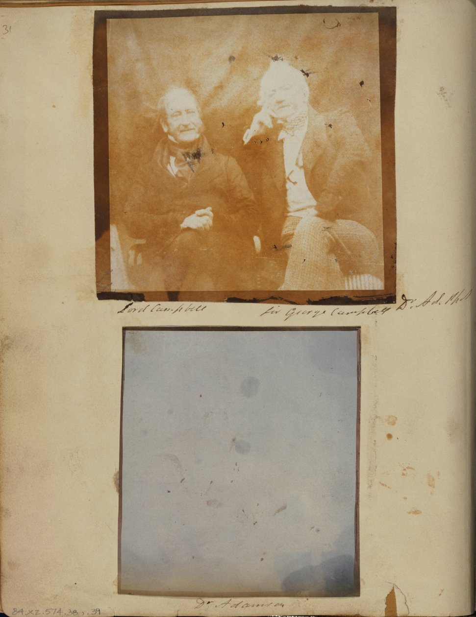 Imagem irreconhecível de Dr. John Adamson