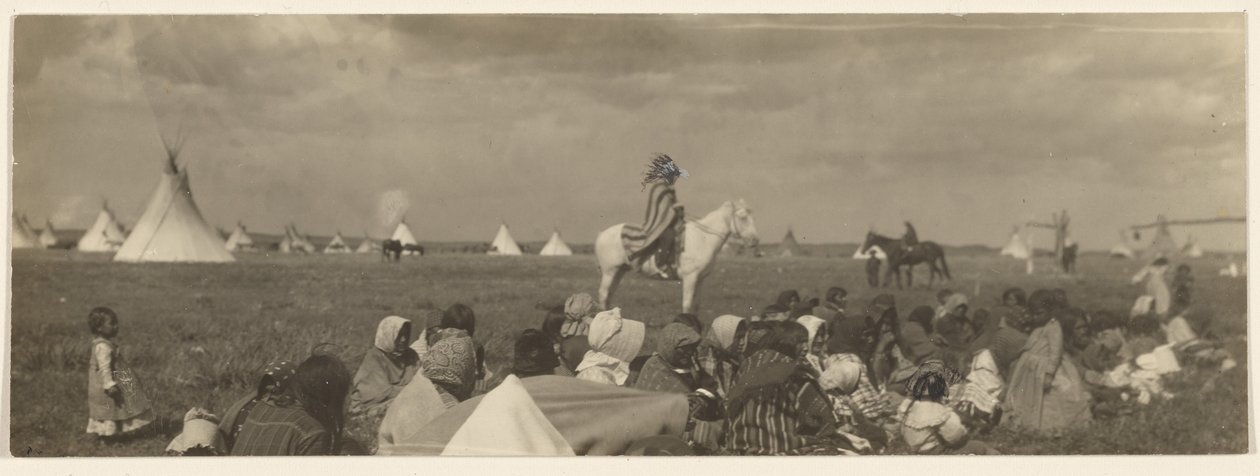 [The Crier - Piegan]. de Edward S. Curtis