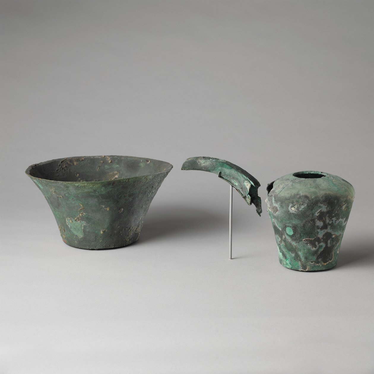 Ewer e bacia (cobre) de Egyptian 6th Dynasty