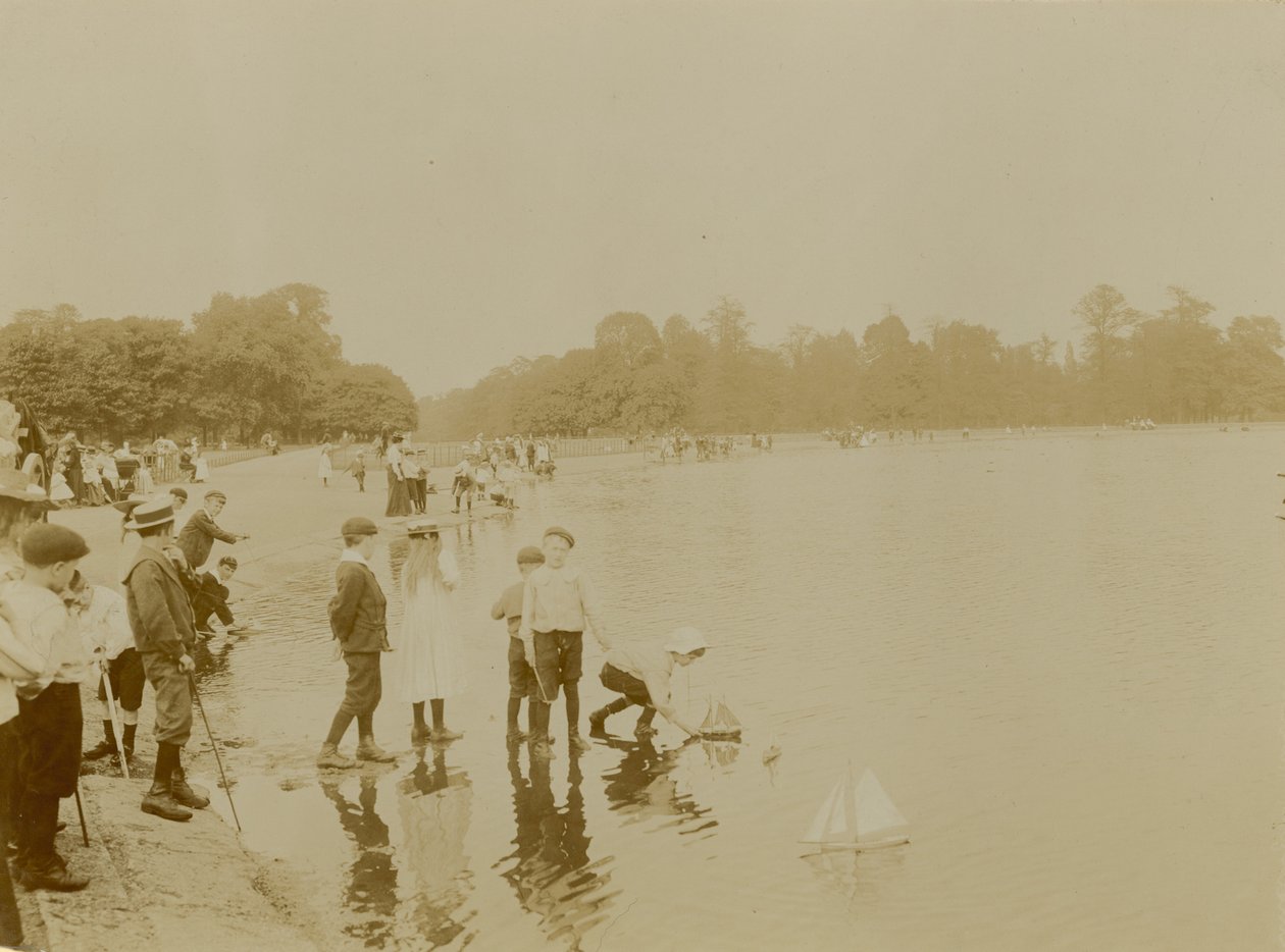 Lagoa Redonda, Kensington Gardens, Londres de English Photographer