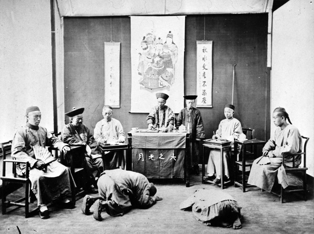 Tribunal de Magistrados, Pequim, c.1870 de European Photographer