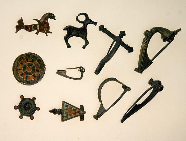 Broches (bronze) de European European