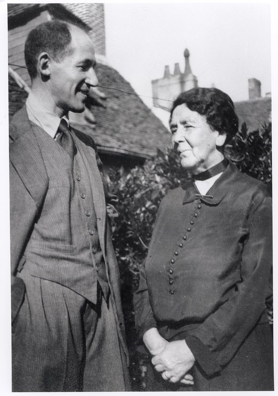 Marcel Jouhandeau (1888-1979) com sua mãe, c.1931 de French Photographer