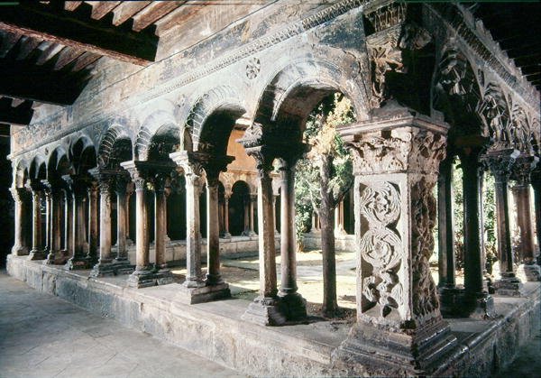 Vista do claustro de French School