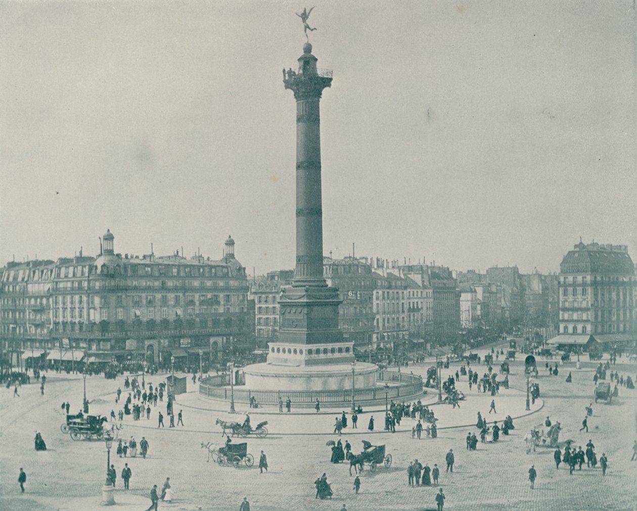 Paris: Place de la Bastille (foto a p/b) de French Photographer