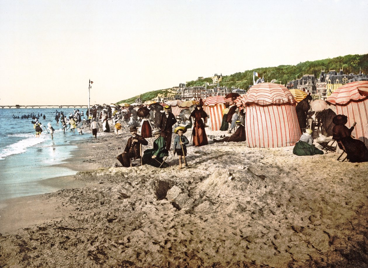 A praia de Trouville na França, 1890-1900 de French Photographer