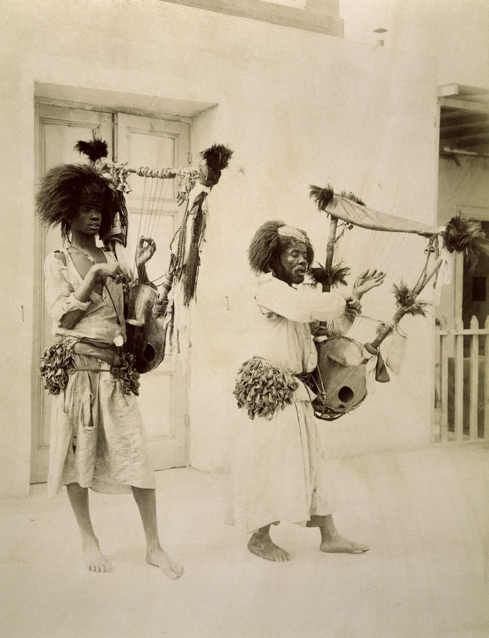Músicos núbios (foto sépia) de G. Lekegian