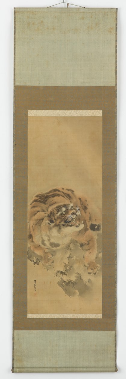Um tigre agachado e rosnando de Gantoku Aoki