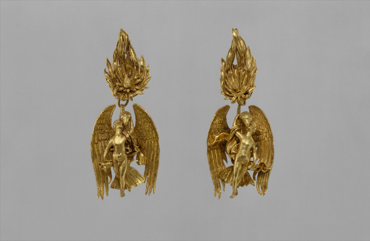 Par de brincos de ouro com Ganimedes e a águia, c.330-300 aC (ouro) de Greek