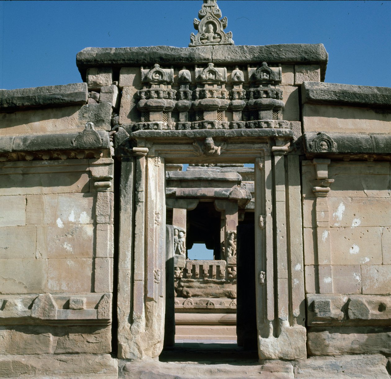 Porta lateral do templo de Indian School