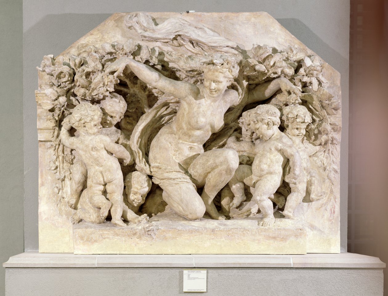 Triunfo da Flora, relevo retirado da fachada do Pavilhão da Flora do Palácio do Louvre, 1866 (gesso) de Jean Baptiste Carpeaux