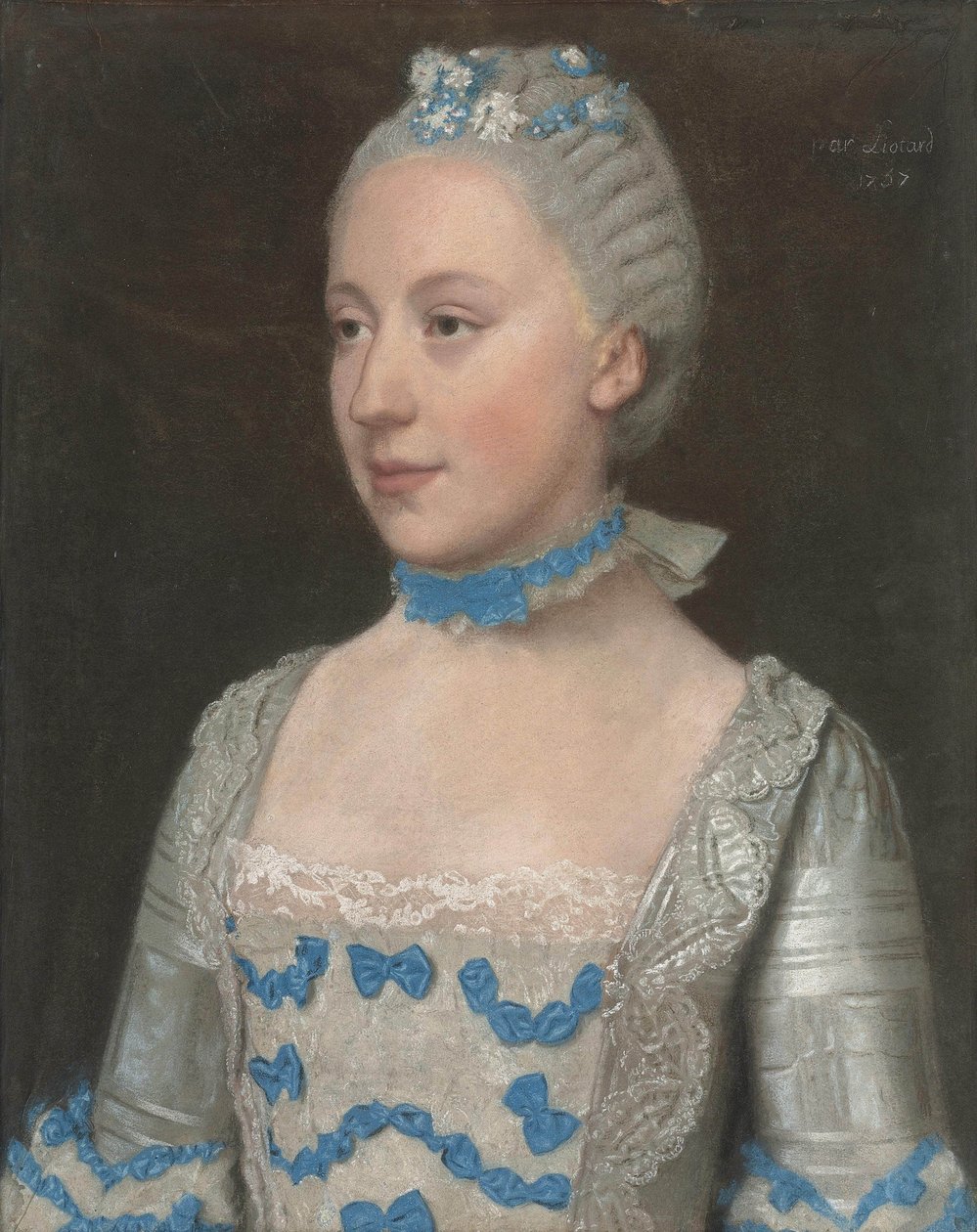 Retrato de Madame Saint-Pol, meio comprimento, em um vestido azul claro adornado com nós de renda de seda azul e branca de Jean Étienne Liotard