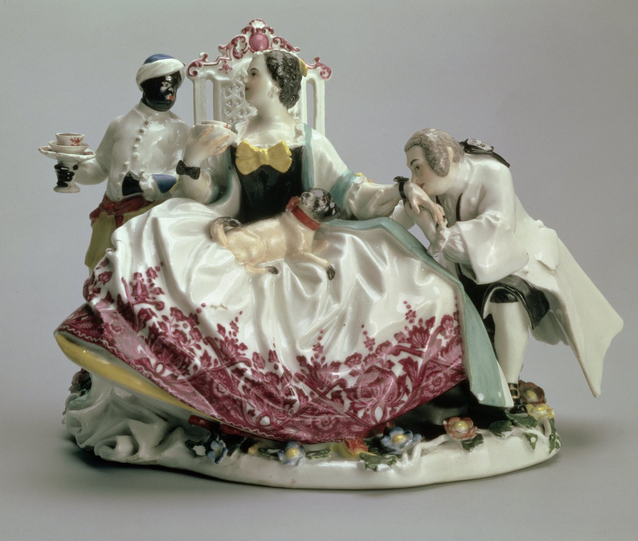 Senhora com um cãozinho de colo, homem e servo negro, 1737 (porcelana com decoração overglaze) de Johann Joachim Kaendler