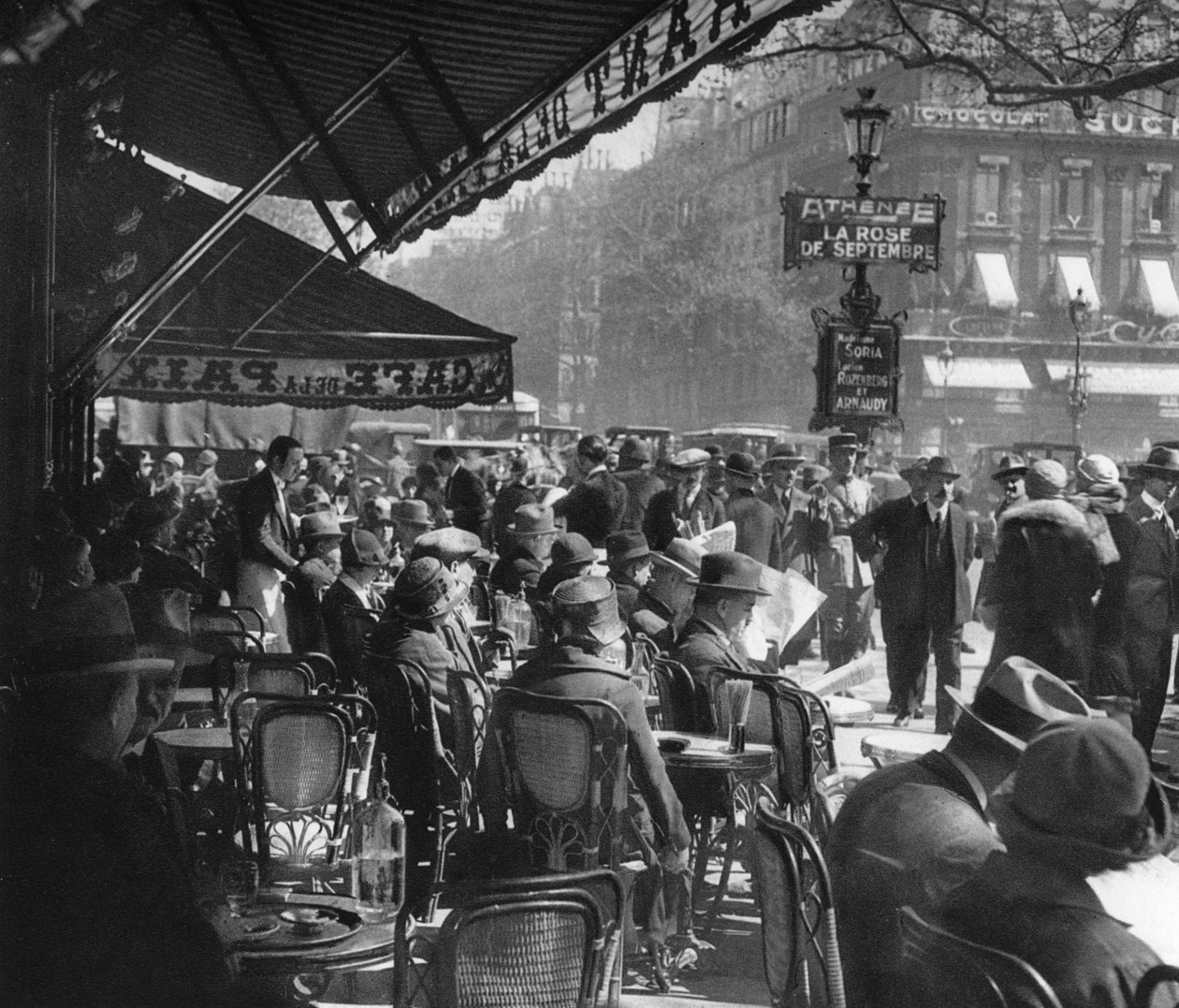 Café da Paz, Paris, 1937 de Martin Hurlimann