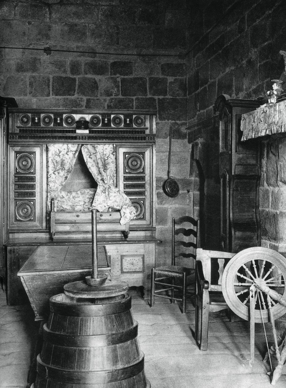 Interior, Dinan, Bretanha, França, 1937. de Martin Hurlimann