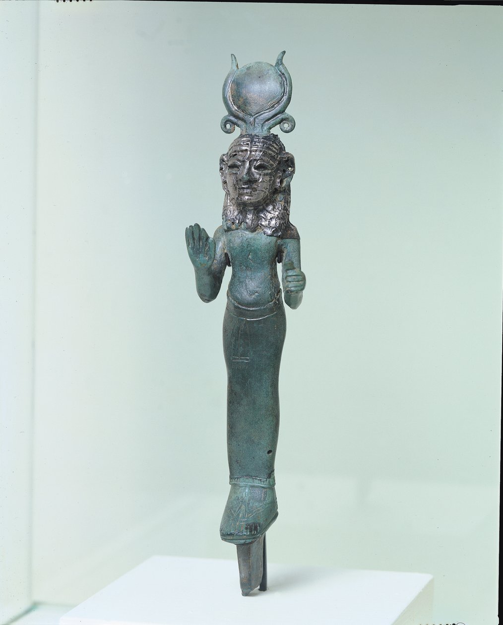 Estatueta de uma deusa fenícia, da costa fenícia, c.700-600 aC (bronze e prata) (ver também 45369) de Phoenician