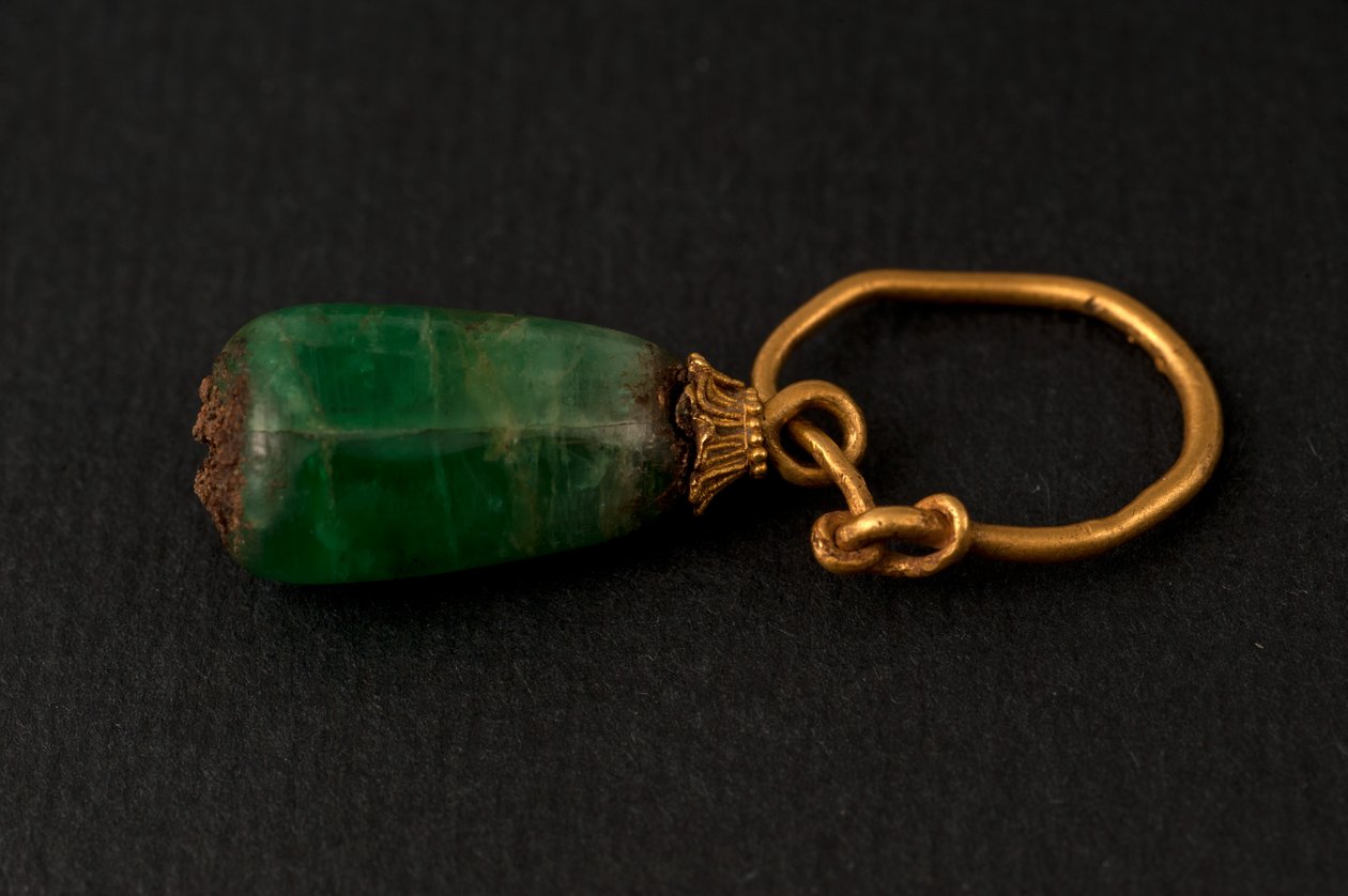 Brinco (ouro e esmeralda) de Roman