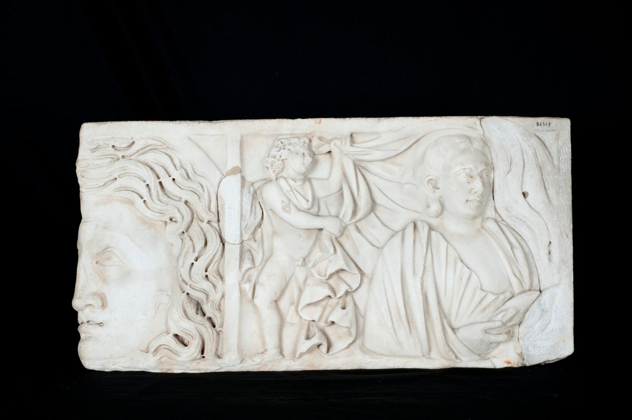 Fragmento de um sarcófago (mármore) de Roman
