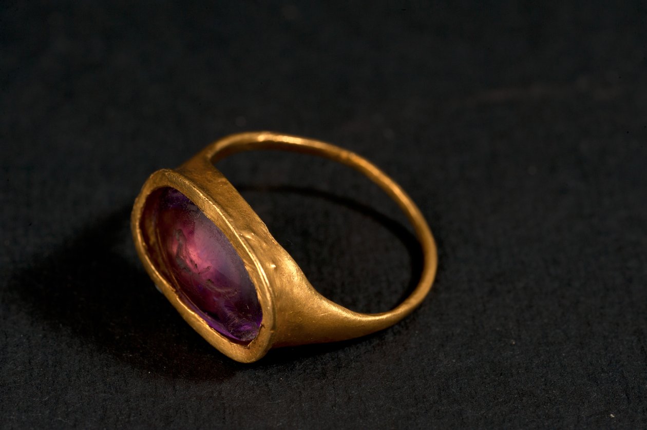 Anel (ouro e ametista) de Roman
