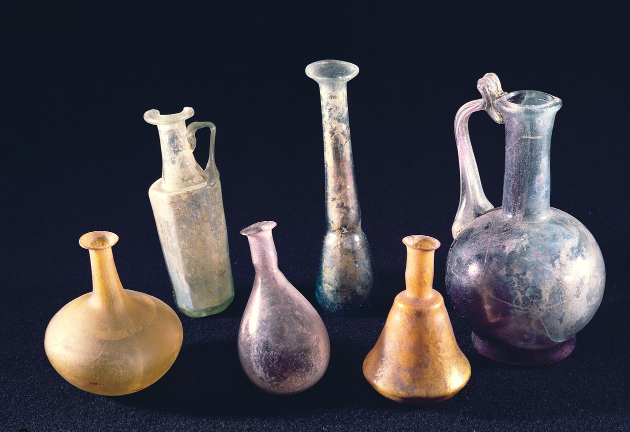 Seis vasos, de Aquileia (vidro) de Roman