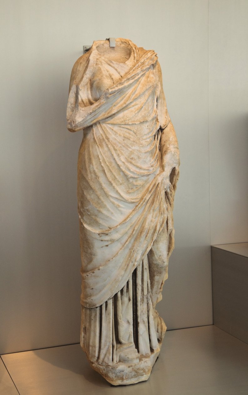 Estátua de mulher (mármore) de Roman