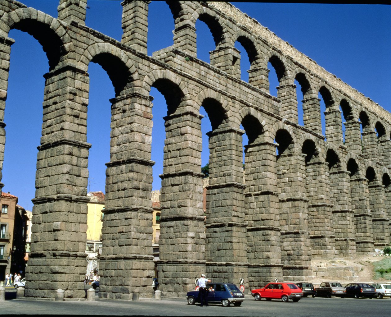 Vista do aqueduto romano de Roman
