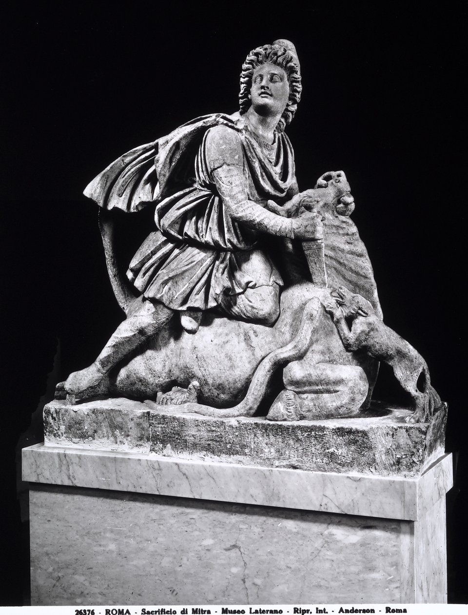 Mithras matando um touro (mármore) de Roman
