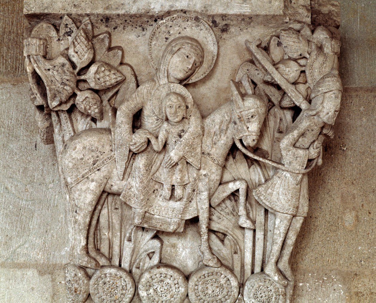 A fuga para o Egipto (capital esculpida) de Romanesque