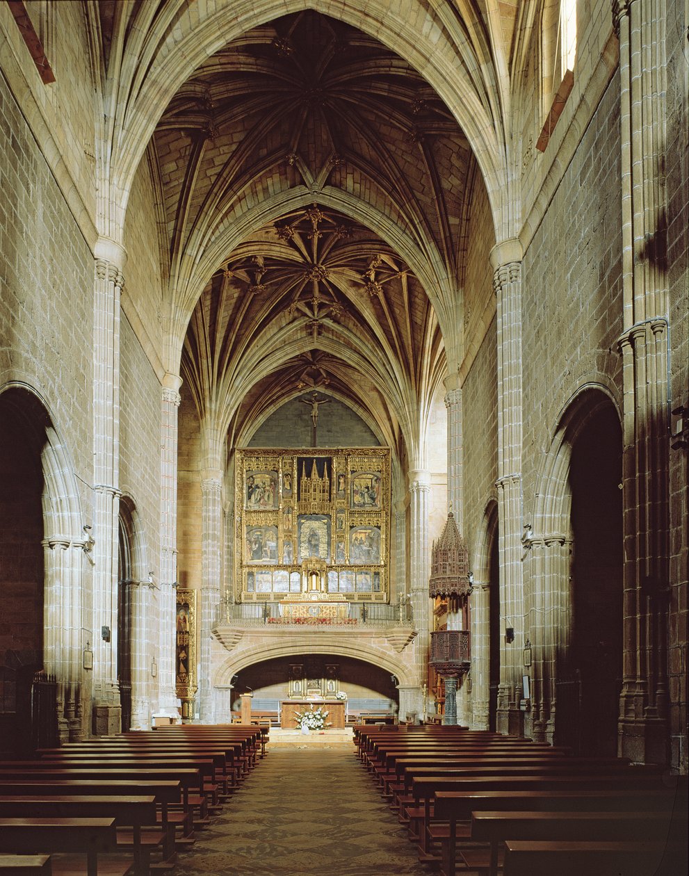 Vista interior da igreja de Spanish School