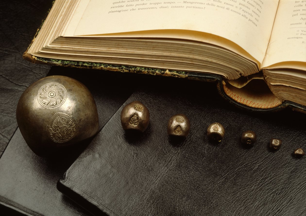 Moedas de bala do período de Ayutthaya (metal) de Thai School