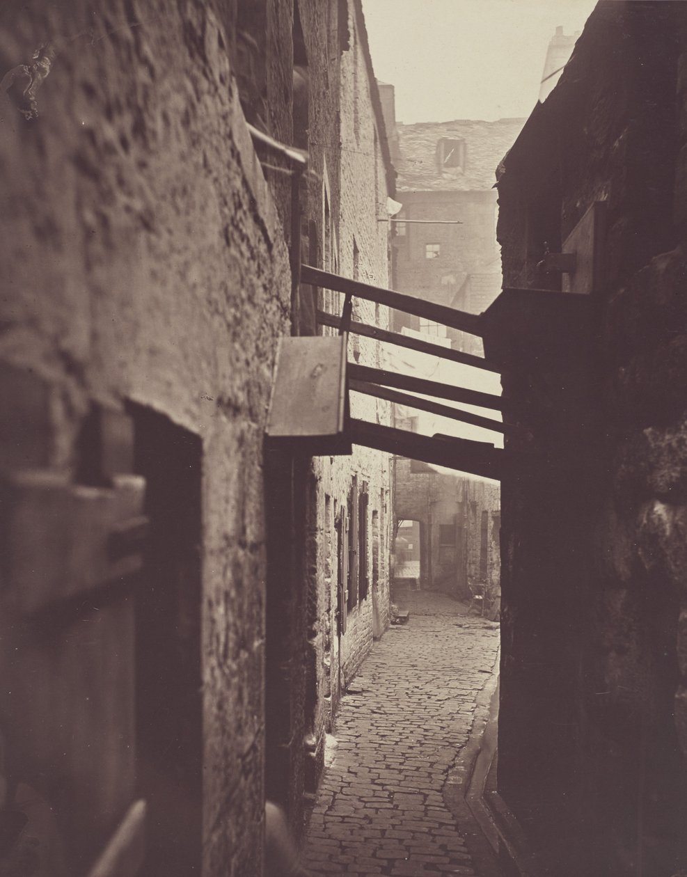 Close, No. 83 High Street. de Thomas Annan