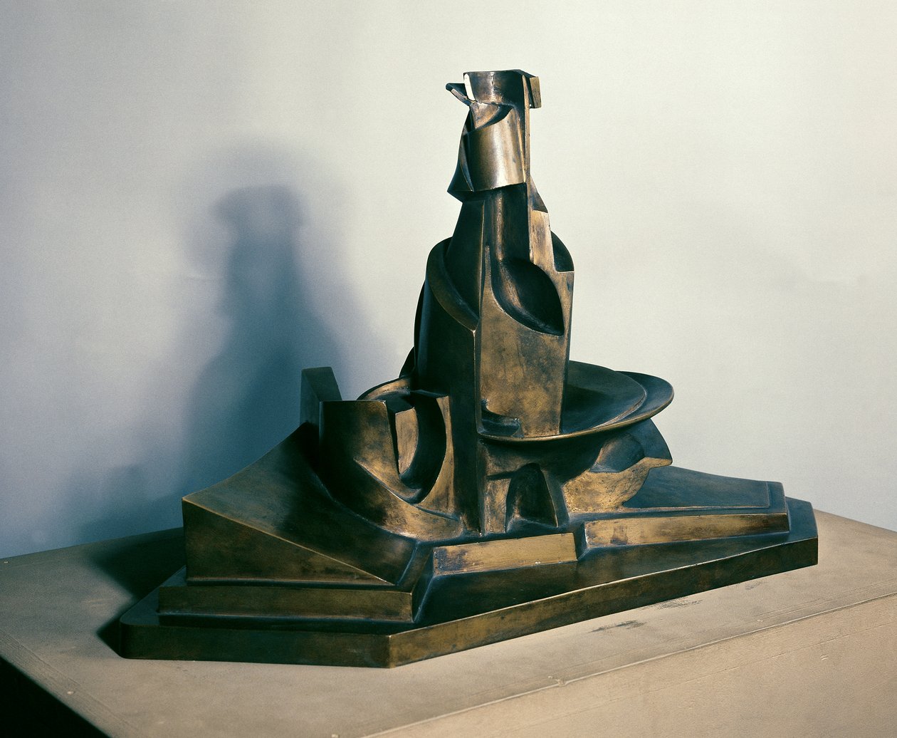 Desenvolvimento de uma garrafa no espaço, 1912 (bronze) de Umberto Boccioni