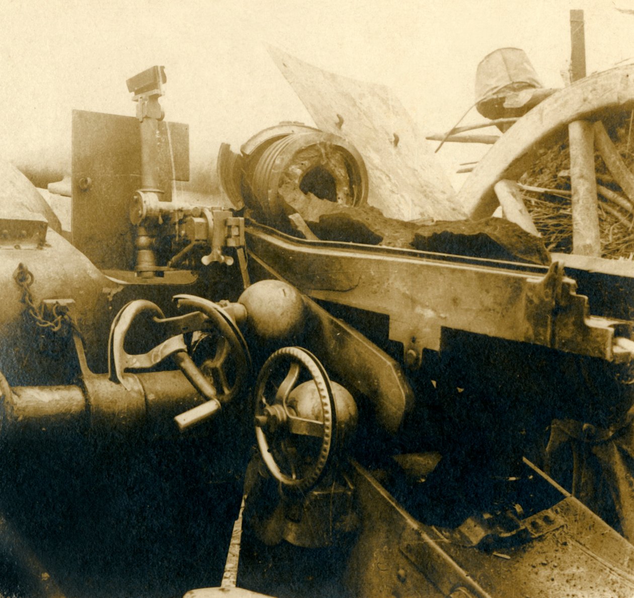 Canhão destruído, c1914-c1918 de Unbekannt