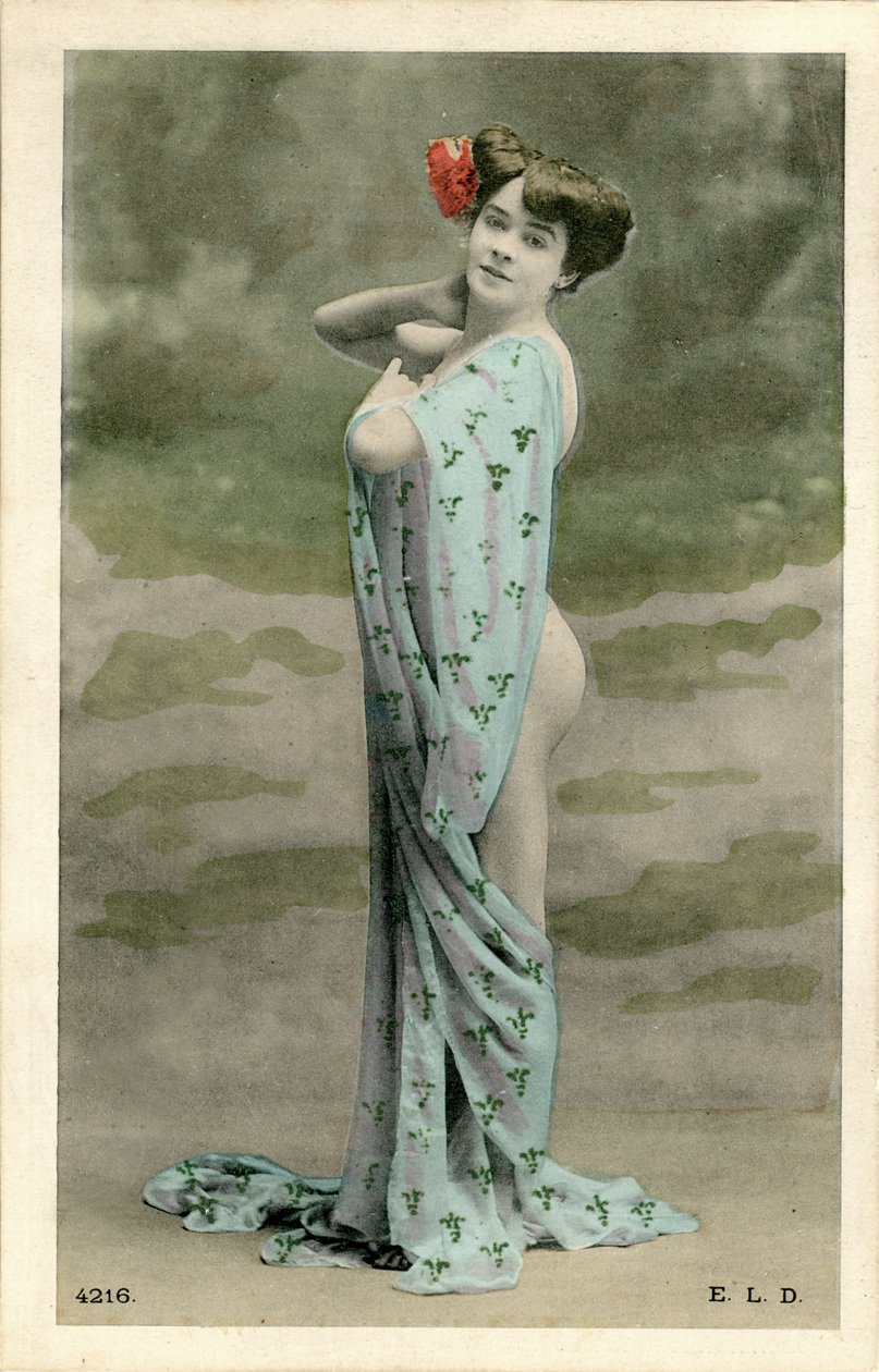 Mulher nua, c. início dos anos 1900 (cartão postal)