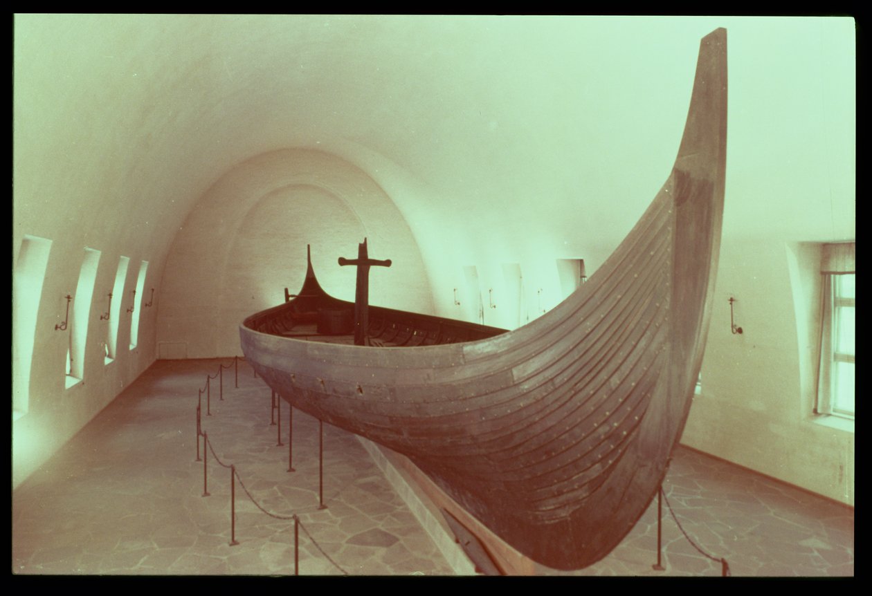 O longship de Gokstad (madeira) de Viking