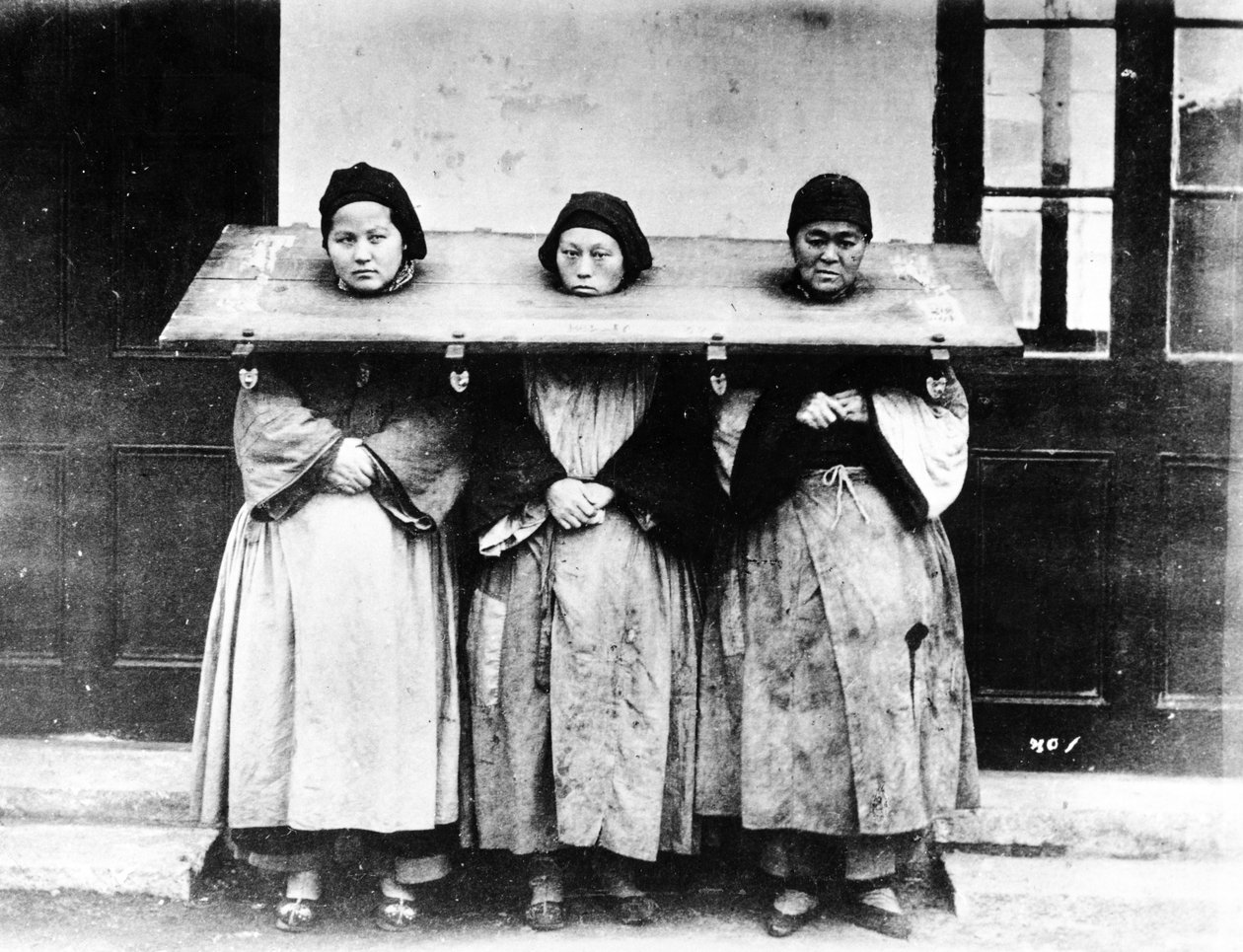 Punição por Crimes Leves, China, c.1880 de William Saunders