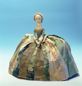 Boneca Letitia Penn (madeira e tecido)