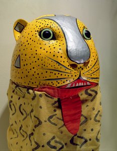 Máscara de Jaguar (madeira pintada e pano)