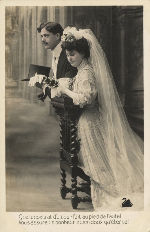 Noiva e noivo ajoelhado de French Photographer